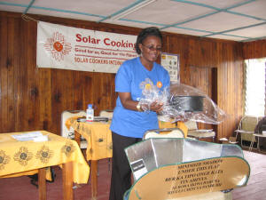 SCIs eastern Africa Field Assistant Faustine Odaba explains how to prepare a pot of food for solar cooking