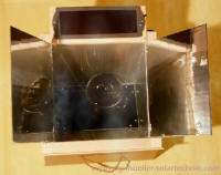 A photovoltaic cell, seen here at the top edge of the Pil Kaar 2, powers a microcomputer that adjusts the two reflectors
