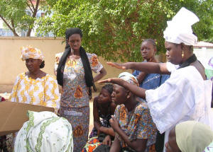 AFIMA instructors use gesture language to convey solar cooking concepts to deaf and hard-of-hearing women